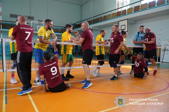 Волейбольний турнір у Тернополі: успіхи поліції та ветеранів