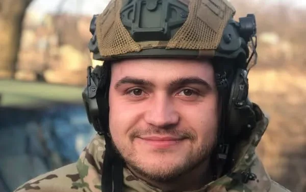 У тернопільській бригаді НГУ військовий барбер безкоштовно стриже побратимів