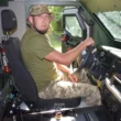 Броня, 400 кінських сил та захист від FPV-дронів: Воїн з Тернопільщини кермує канадським Roshel Senator у 50 артбригаді