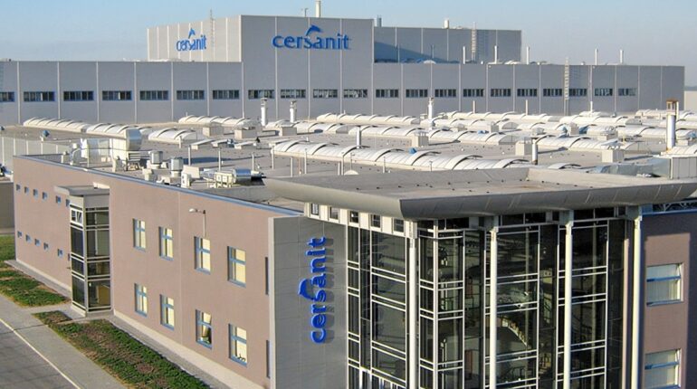 Атака на завод Cersanit у Звягелі: наслідки та терміни