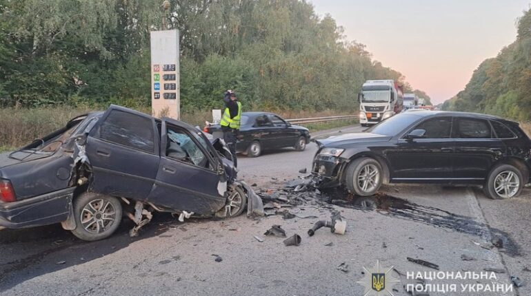 ДТП на Тернопільщині: зіткнення двох авто біля Озерної