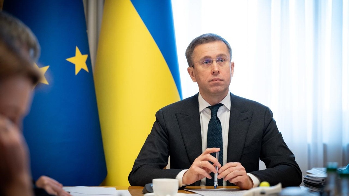 Фінансова допомога Україні: переговори з Домбровскісом