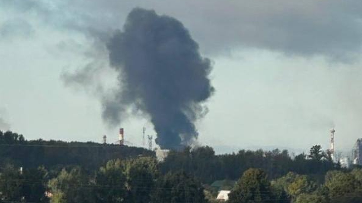 Масштабна пожежа на нафтопереробному заводі у Рязані