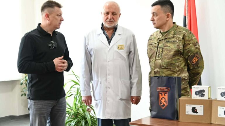 Микулинецька лікарня передала ЗСУ обладнання на 400 тис. грн