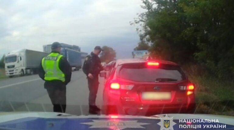 На Тернопільщині водійка пропонувала хабар поліції