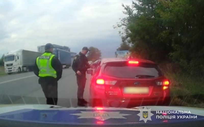 На Тернопільщині водійка пропонувала хабар поліції