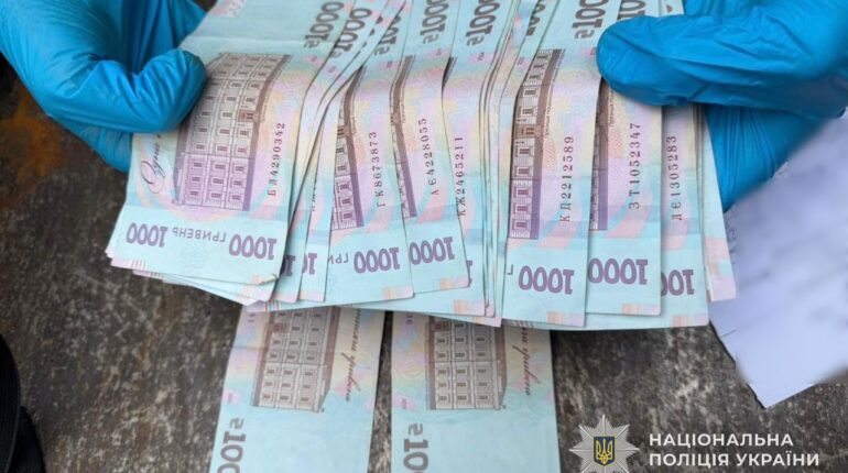 На Тернопільщині затримали посадовця за хабар на саджанцях