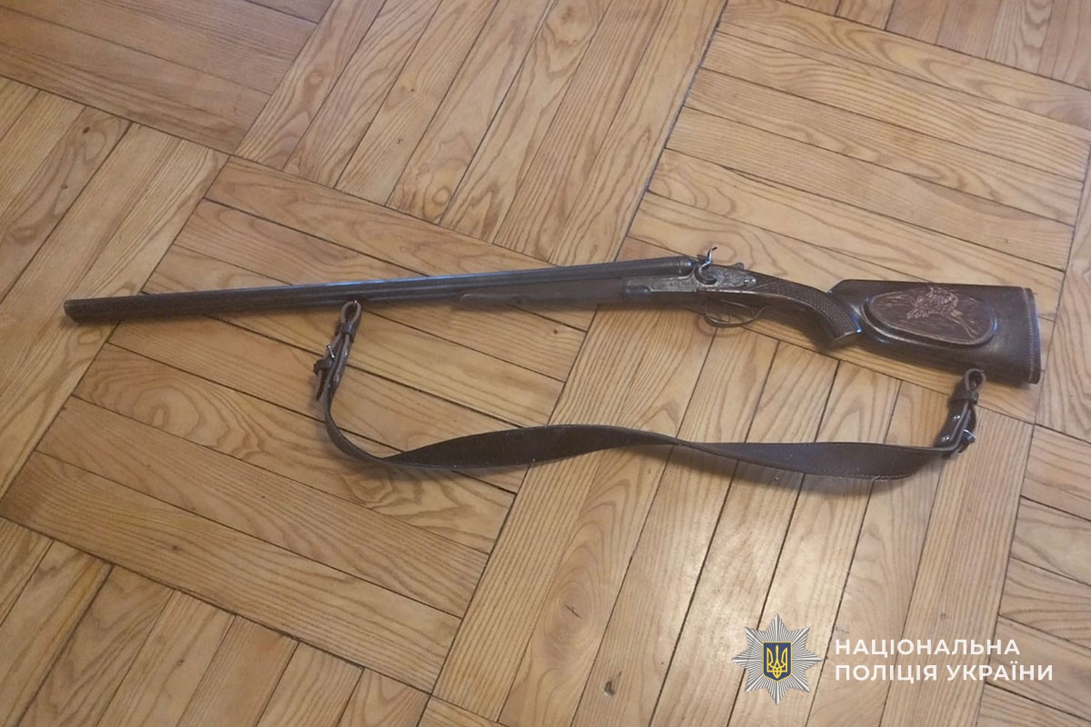 На Збаражчині чоловік погрожував дружині рушницею