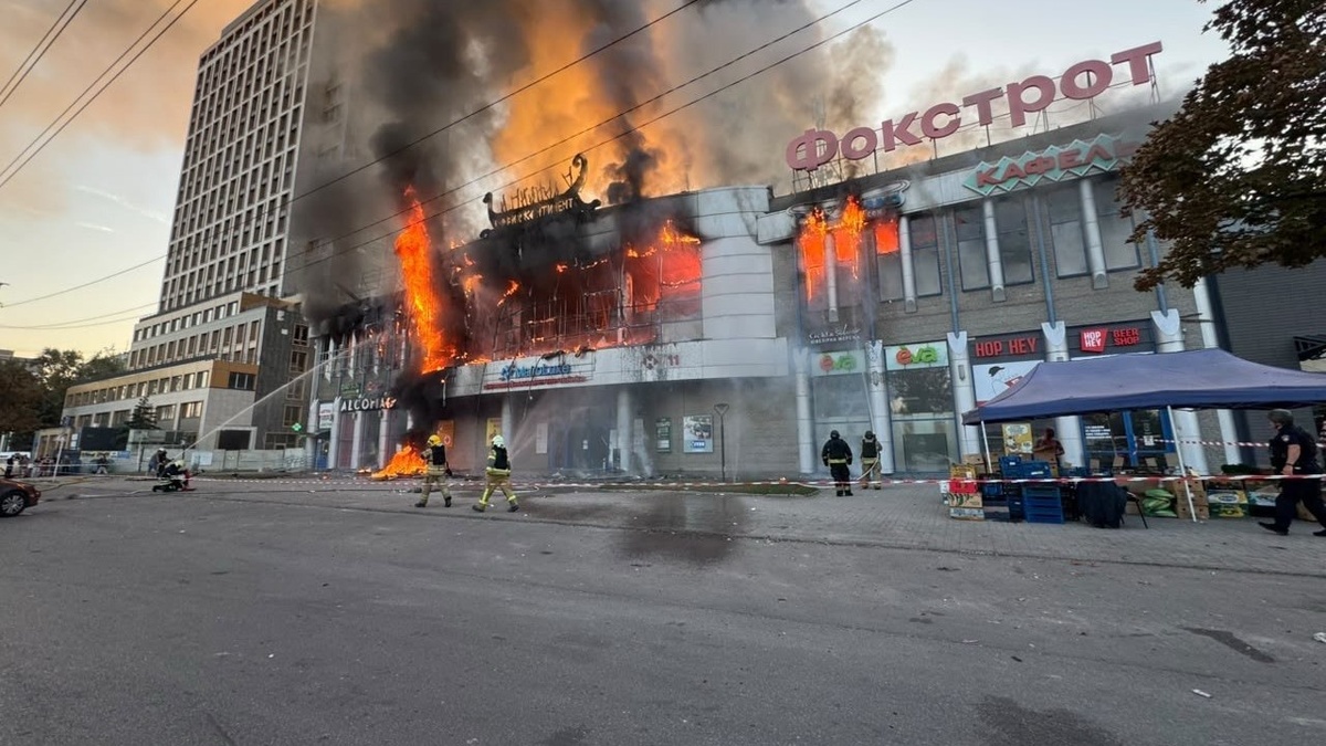 Наслідки російського удару по Дніпру: четверо постраждалих