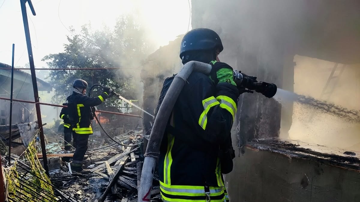 Наслідки ворожих атак на Дніпропетровщині: є постраждалі