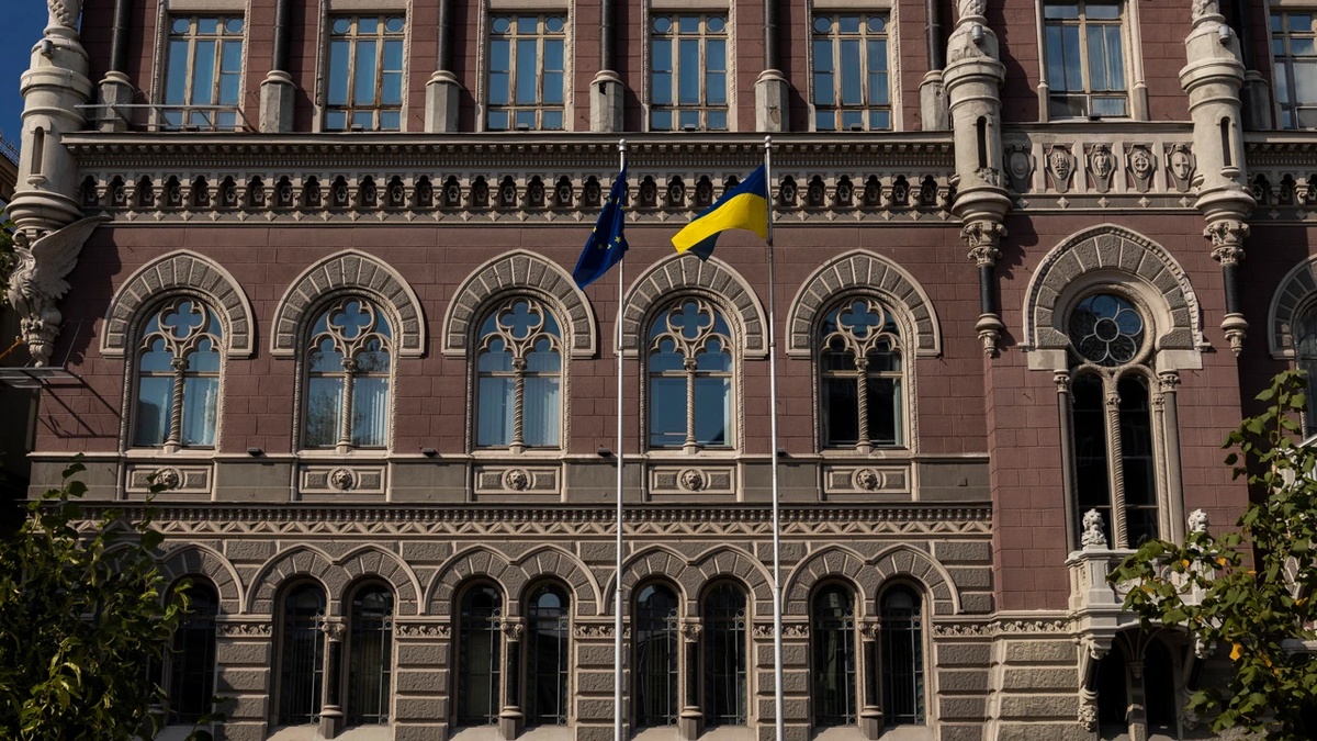 НБУ витратив понад $1 млрд на підтримку гривні