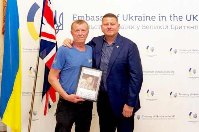 Захист та підтримка медійників: Валерій Залужний та секретар НСЖУ Володимир Данилюк провели зустріч у Лондоні