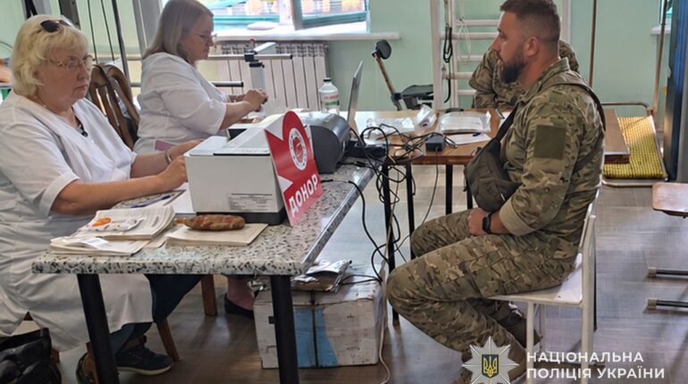 Поліцейські з Тернопільщини здали кров для поранених бійців