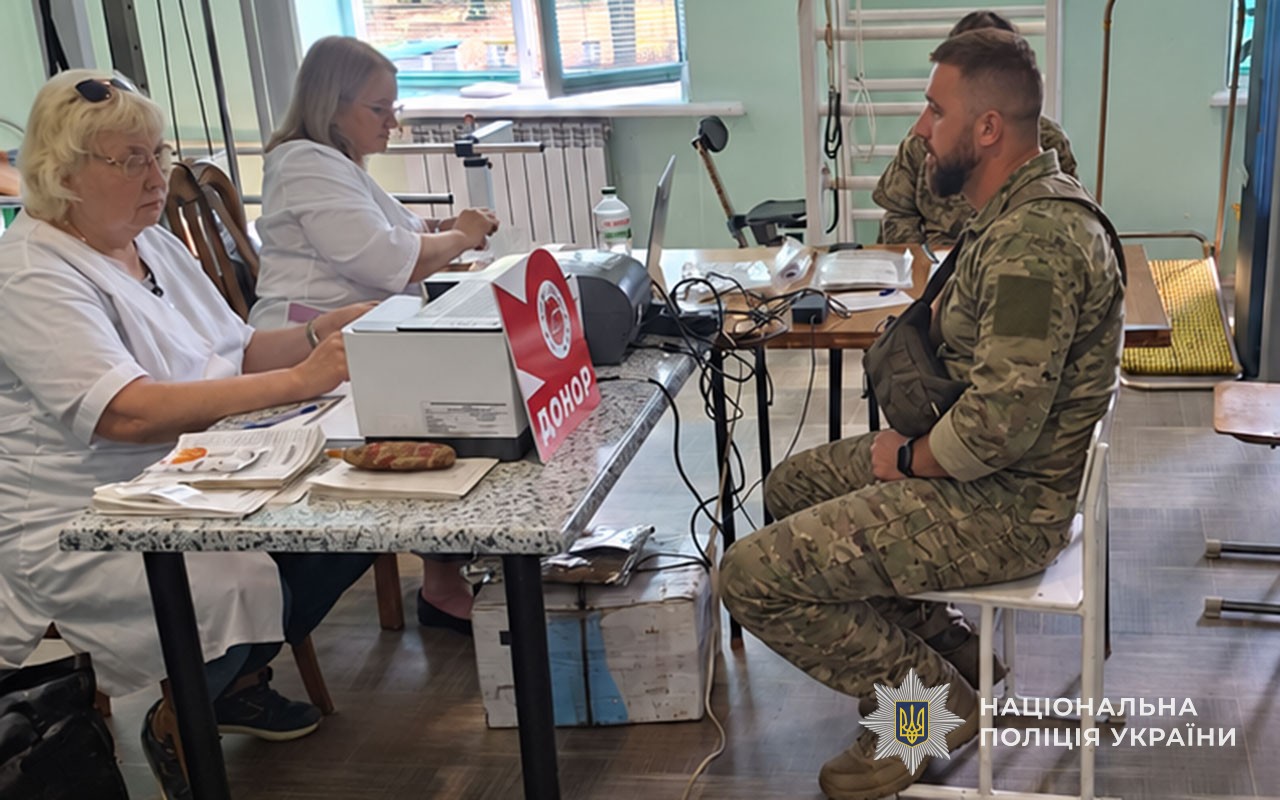 Поліцейські з Тернопільщини здали кров для поранених бійців
