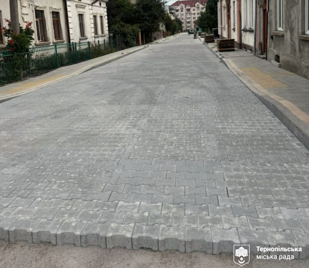 На вулиці Горбачевського у Тернополі триває ремонт дороги