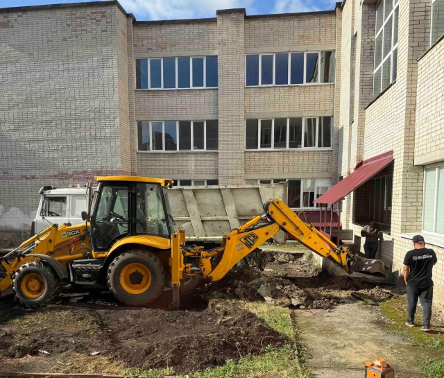 У тернопільській школі №28 будують інклюзивний майданчик