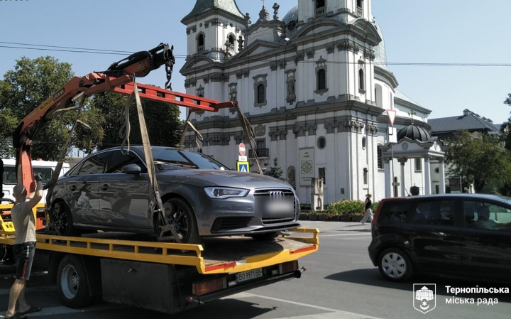 У Тернополі евакуювали 125 авто за порушення паркування