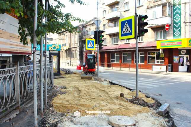 У Тернополі оновлюють тротуари на вулиці Гоголя