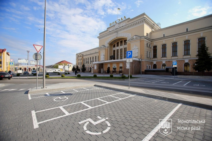 У Тернополі шукають оператора парковки на Привокзальному