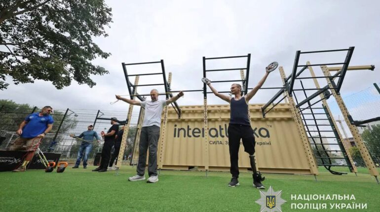 У Тернополі відкрили мобільний спорткомплекс Fit4All