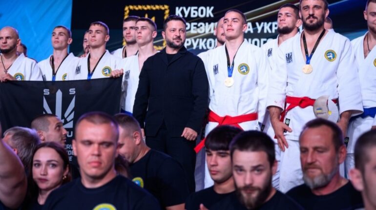 Зеленський нагородив переможців Кубку з рукопашного бою