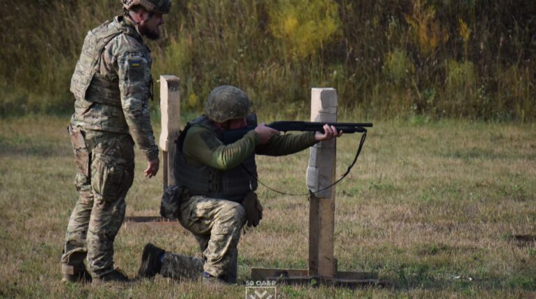 Захист вогневих позицій: Артилеристи відпрацьовують збиття ворожих БПЛА з помпових рушниць