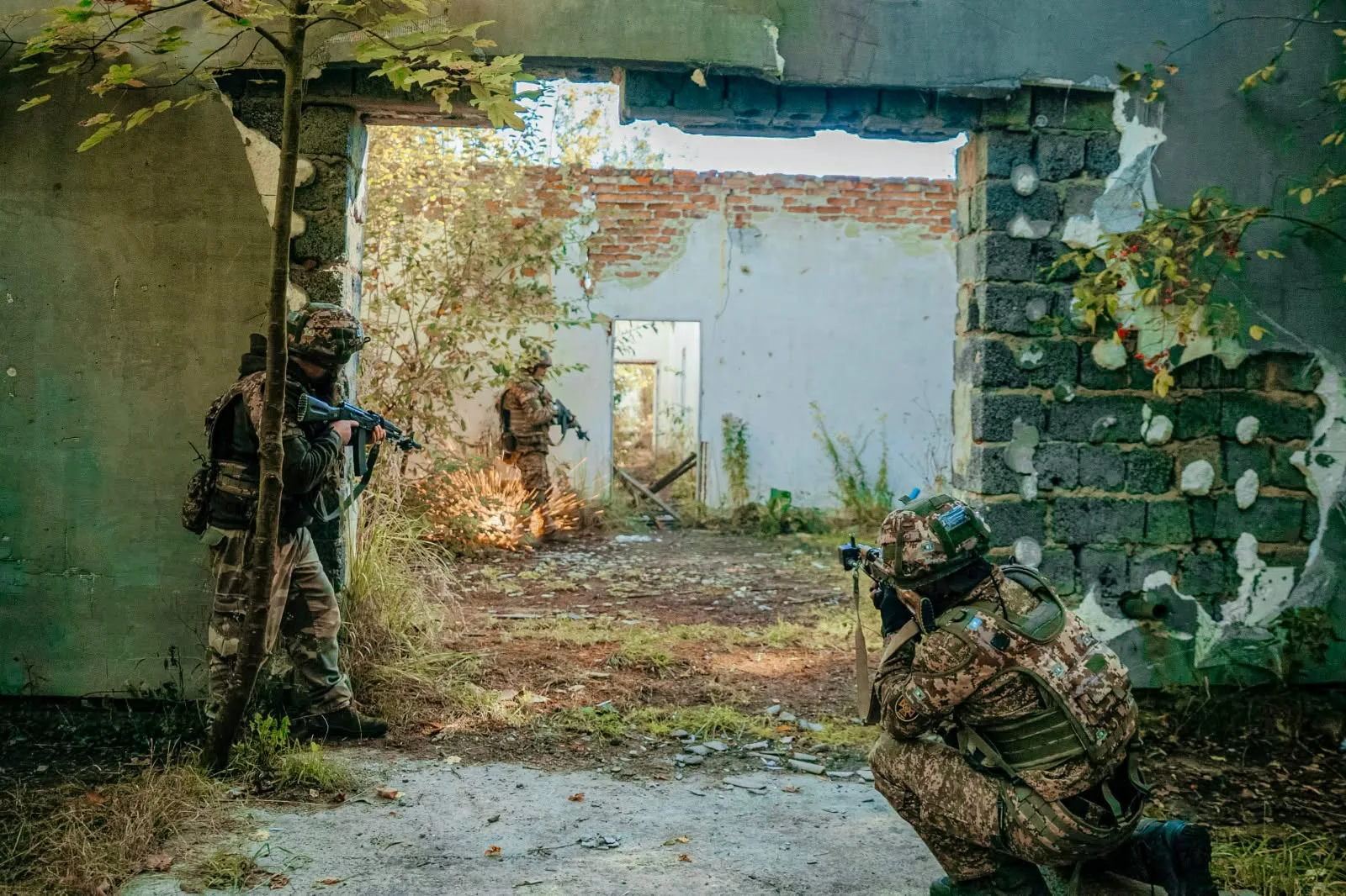 Безпечний бій без набоїв: Тернопільські нацгвардійці випробовують лазертаг-системи для тактики у приміщеннях