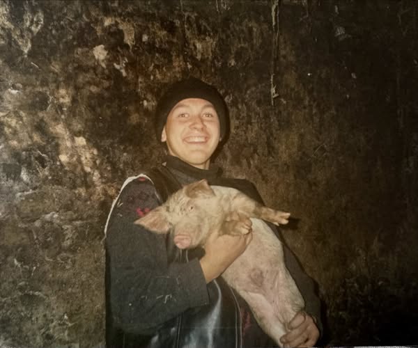 «Мені сімнадцятий минало»: Мережу замилував архівний знімок відомого священника з Тернопільщини Олексія Філюка