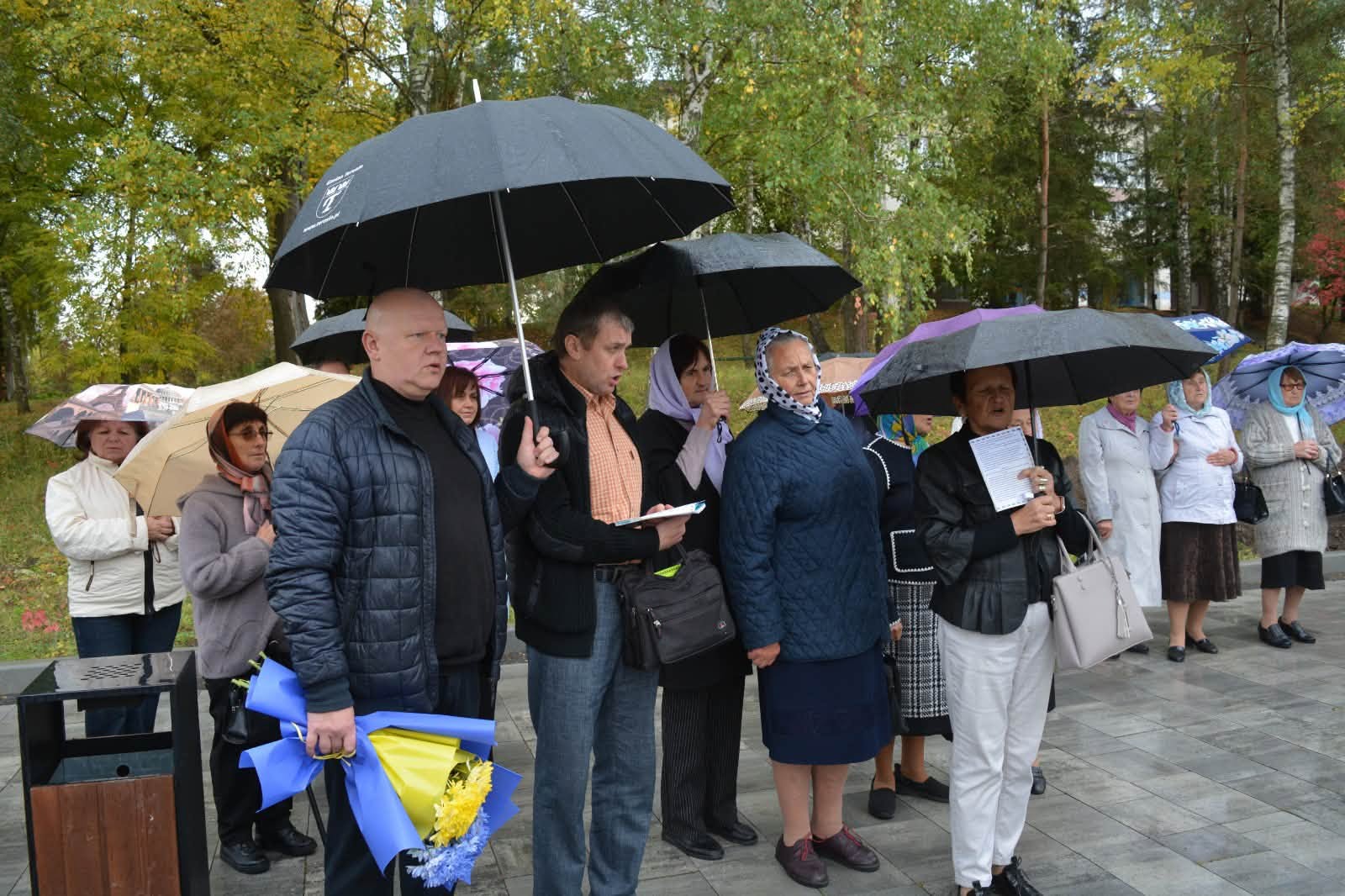 Пам'ять про зламані долі: У Збаражі вшанували жертв масових примусових виселень