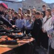 Турбота та теплі подарунки: У Тернополі для 143 дітей організували масштабне свято та подарували зимові куртки