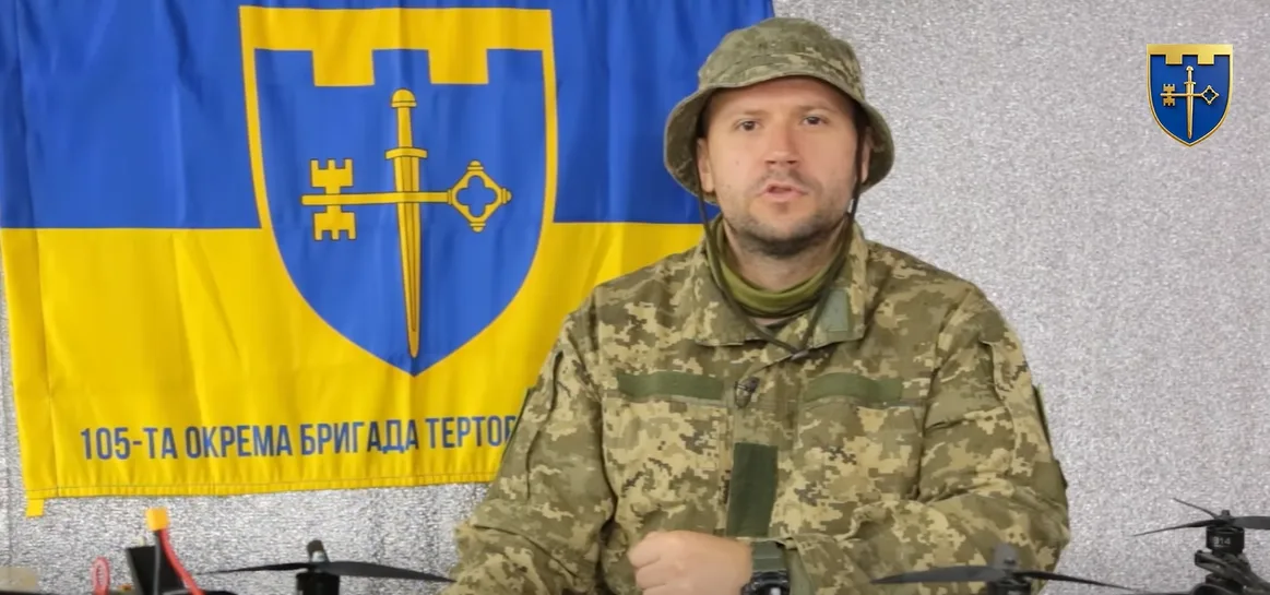 Технологічний підсилювач для аеророзвідки: Бійці тернопільської 105-ї бригади ТрО отримали комплектуючі для БпЛА від «Української команди»