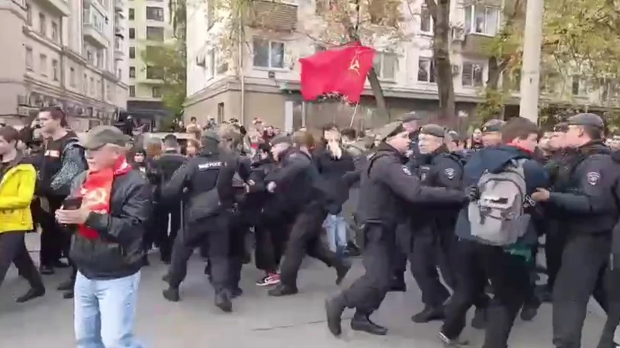 «Геть царя!»: У Москві після антиурядових гасел на мітингу силовики затримали понад 60 осіб