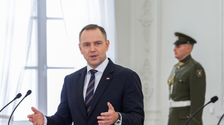 Кароль Навроцький скликає консультації через Конституційний трибунал