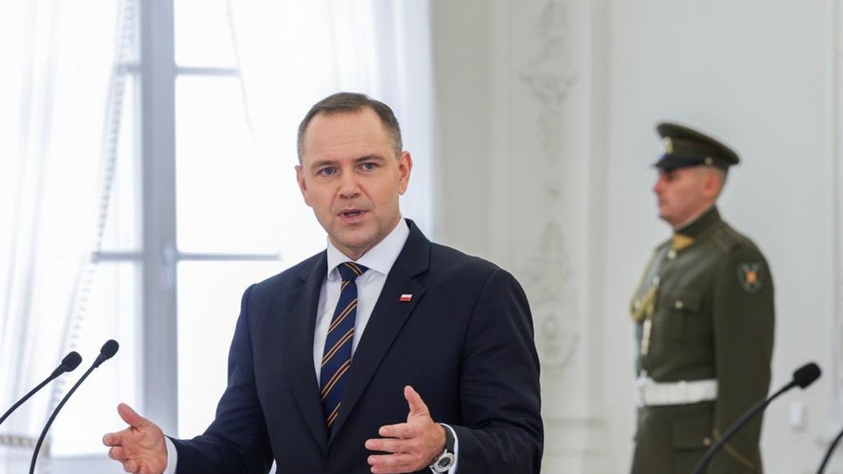 Кароль Навроцький скликає консультації через Конституційний трибунал