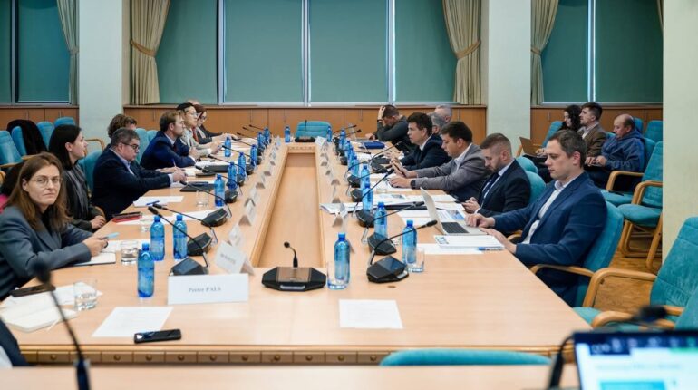 Мінінфраструктури обговорив пріоритети відновлення логістики з міжнародними партнерами