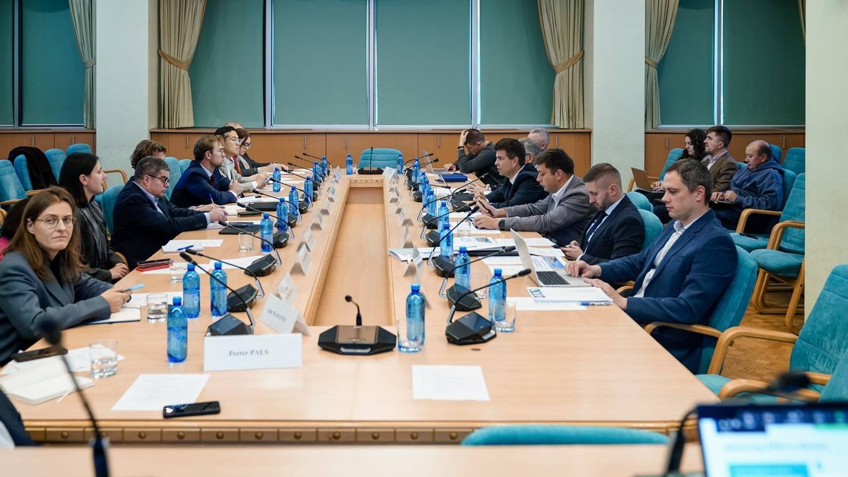 Мінінфраструктури обговорив пріоритети відновлення логістики з міжнародними партнерами