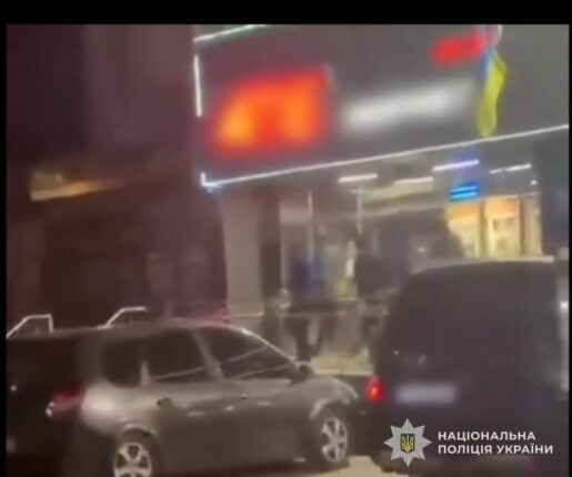 На Тернопільщині чоловік лякав дітей бензопилою