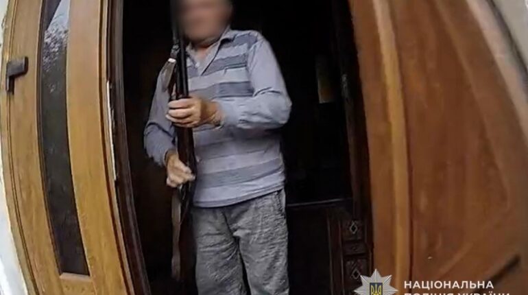 На Тернопільщині чоловік погрожував вбивством поліцейським