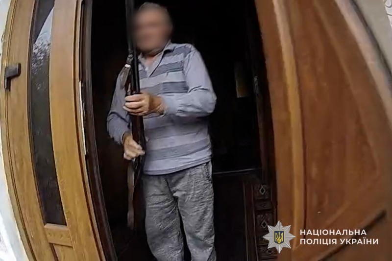 На Тернопільщині чоловік погрожував вбивством поліцейським
