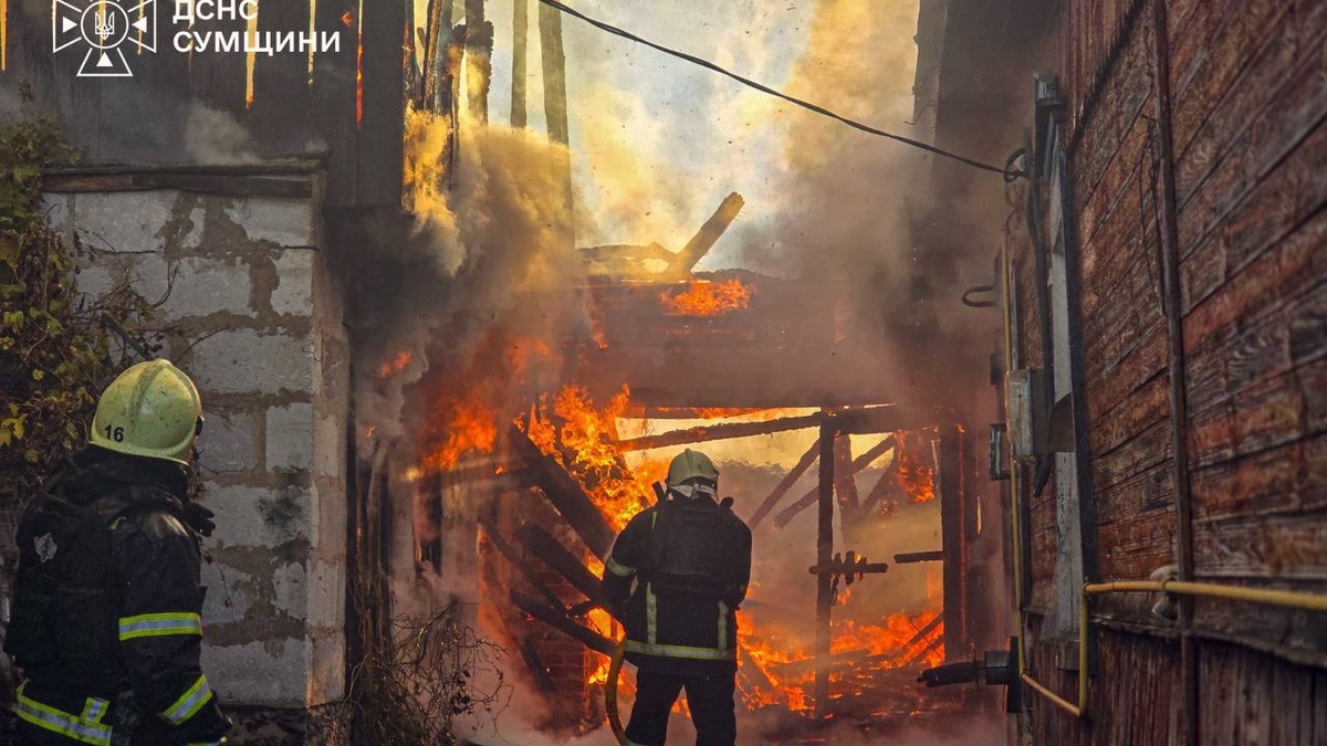 Наслідки обстрілів Сумщини: є постраждалі та руйнування