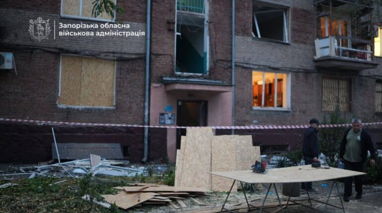 Нічний обстріл Запоріжжя: загинула жінка та поранена дитина
