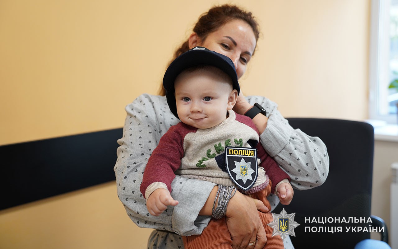 Поліція Тернопільщини зігріла дітей благодійною акцією