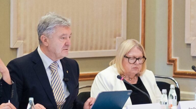 Порошенко розкритикував рішення США щодо пального з РФ