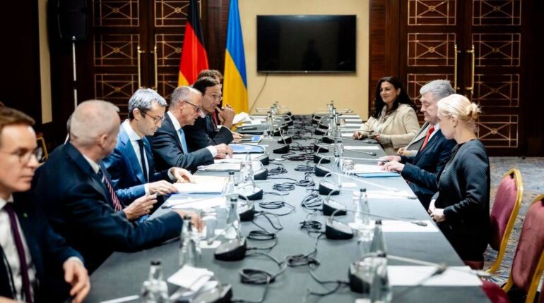 Порошенко зустрівся з канцлером Німеччини Фрідріхом Мерцем