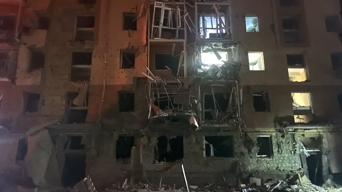 Ракетний удар по Запоріжжю: є постраждалі, серед них дитина