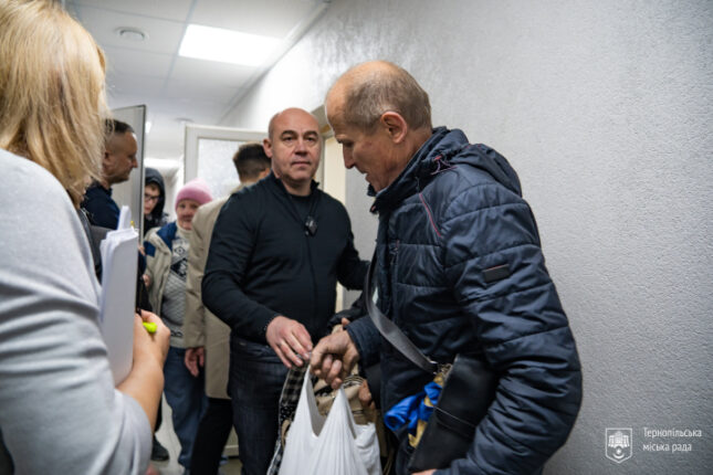 Соціальна підтримка Тернополя: роздача продуктових наборів