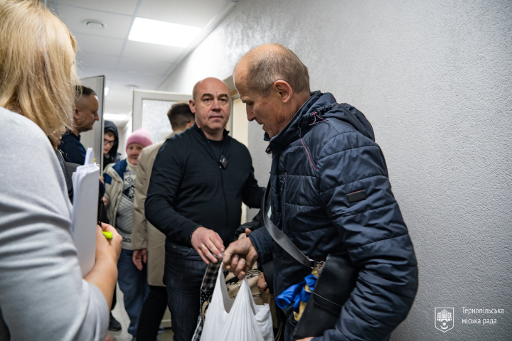 Соціальна підтримка Тернополя: роздача продуктових наборів