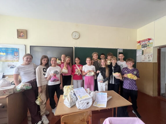 Тернопільські школярі зібрали допомогу для захисників України