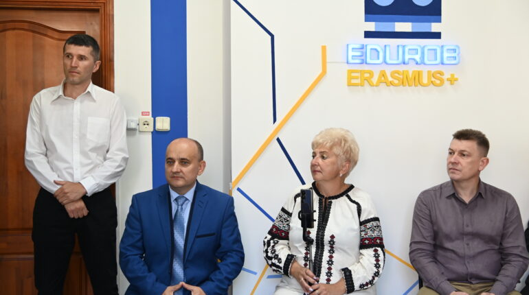 У Кременці відкрили інноваційну лабораторію EDUROB
