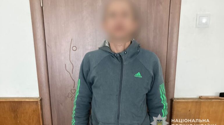 У Тернополі чоловік вкрав забуту на лавці сумочку
